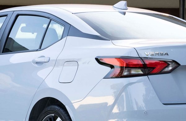 Nissan Versa 2024 Teto Flutuante